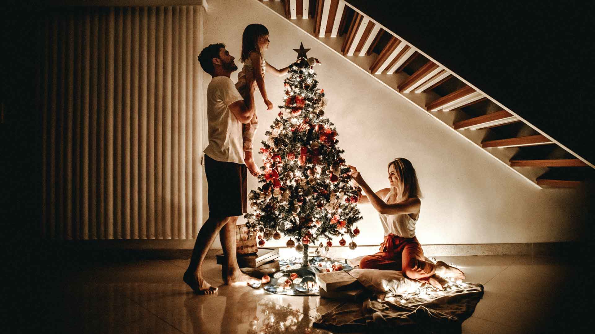 Best-Storage-Tips-For-Holiday-Decoration-on-TopLineBlog