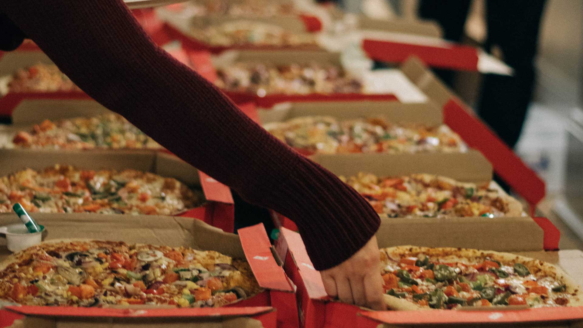 Some-Best-Pizza-Ads-Ideas-Work-These-Days-Easily-on-toplineblog