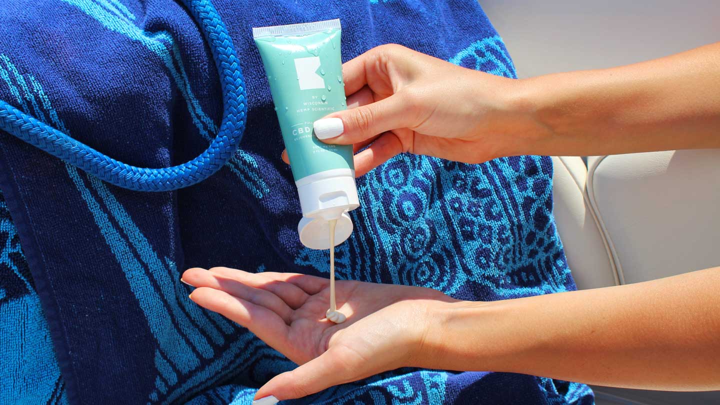 The-Best-Sunscreen-Lotion-Sprays-for-Your-Summer-Travel-on-toplineblog